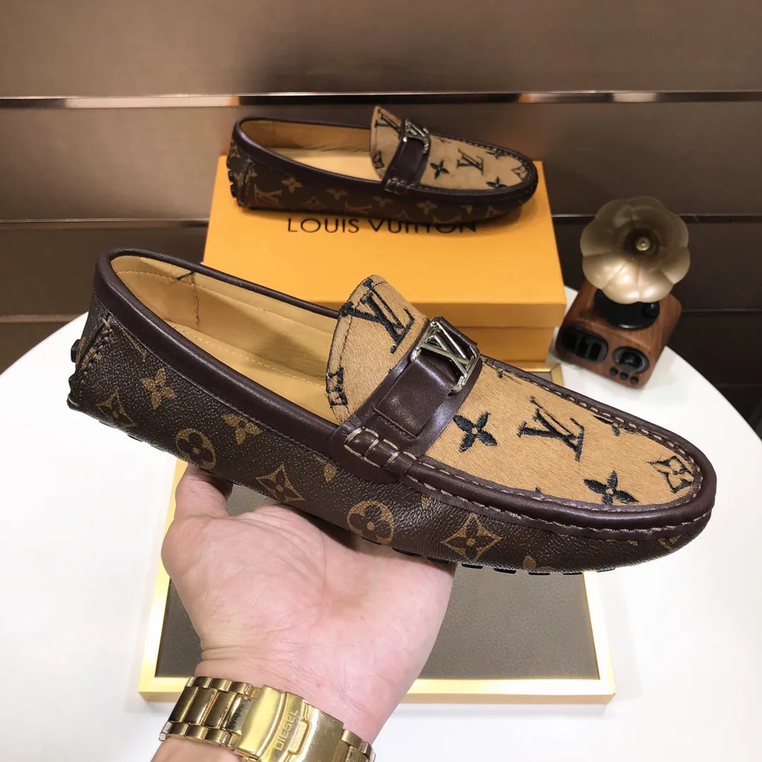 Men's men's shoes 💰420💰 [LV Doudou shoes] (water-dyed cowhide lining) new model is on the market, available on the official website. The new Doudou shoes are processed into single-color materials, and the uppers are made of imported cowhide material. The body of the shoe is fully hemmed with mark thread, and is lined with imported original cowhide leather. The elegant shoe shape is super suitable for all-matching, and the size is 38-44.